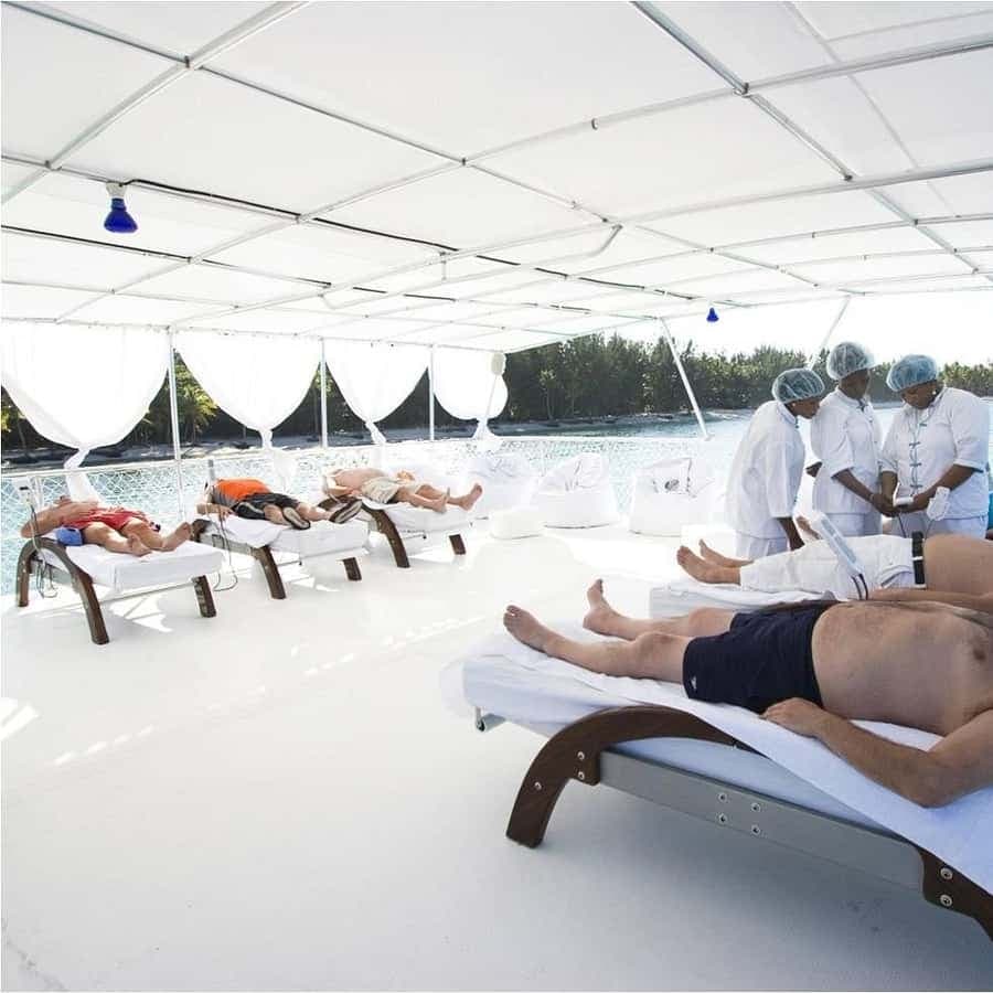 Punta Cana Floating Ocean Spa zážitek s masáží a jógou — Guided tour and outdoor activity